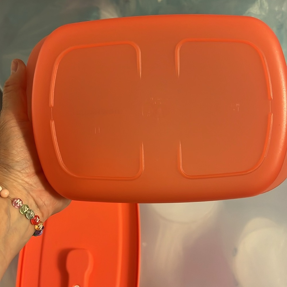 NEW Tupperware rectangular 4 cup - Picture 5 of 6